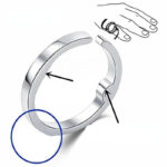 Bague antironflement argenté sur fond blanc.