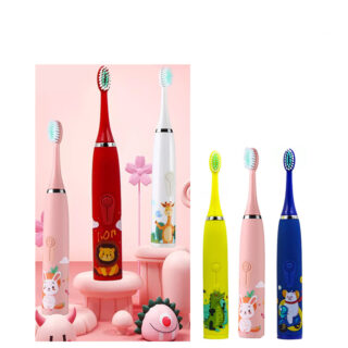 Différentes brosses à dents de couleurs différentes avec des motifs d'animaux sur fond blanc ou rose.