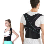 Photo d'une femme de face et d'un homme de dos, portant un correcteur de posture dos