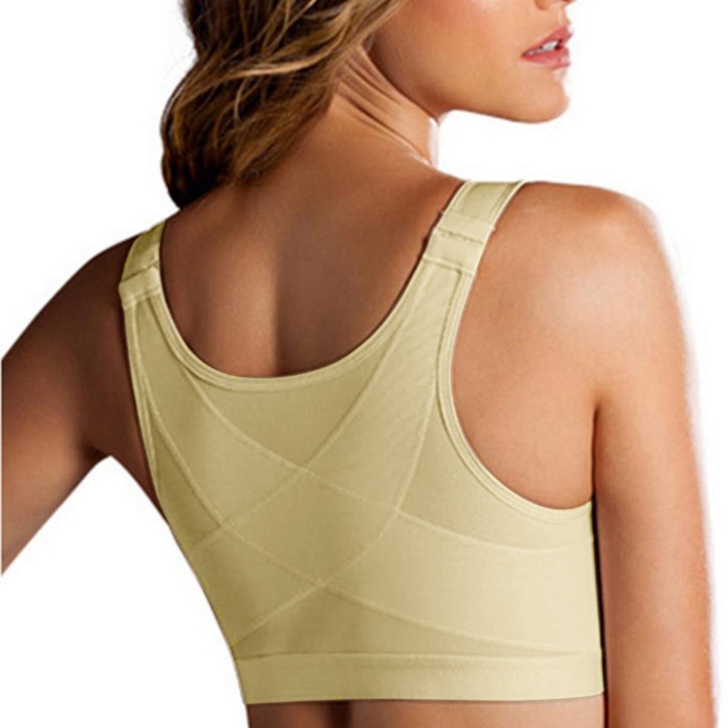 On voit le dos d'une femme sui porte un soutien-gorge correcteur de posture jaune clair.