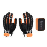 On voit une paire de gants pour l'arthrose avec leur moniteur orange.