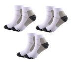 Photo de trois paires de chaussettes de compressions grises