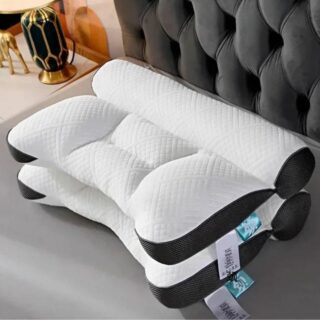 Deux oreillers l'un sur l'autre, blanc et noir, avec une forme ergonomique multizone.