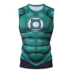 T-shirt compression homme sans manches inspiré du costume de de Green Lantern de l'univers Marvel.