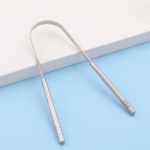 Nettoyeur de bouche en forme de u en acier inoxydable sur fond bleu et gris