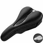 Housse selle vélo anti douleur creuse et sophistiquée sur fond blanc avec la housse de pluie