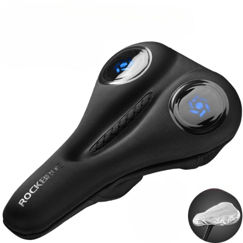 Housse selle vélo anti douleur en silicone à mémoire de forme sur fond bleu avec la housse de pluie