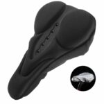 Housse selle vélo anti douleur souple et ergonomique sur fond blanc avec une image de la protection de pluie