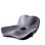 Coussin orthopédique et massant à mémoire de forme sur fond blanc