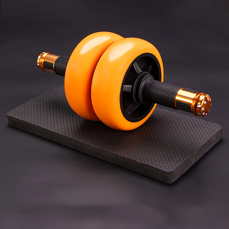 Rouleau abdominal orange pour sport à la maison sur fond noir