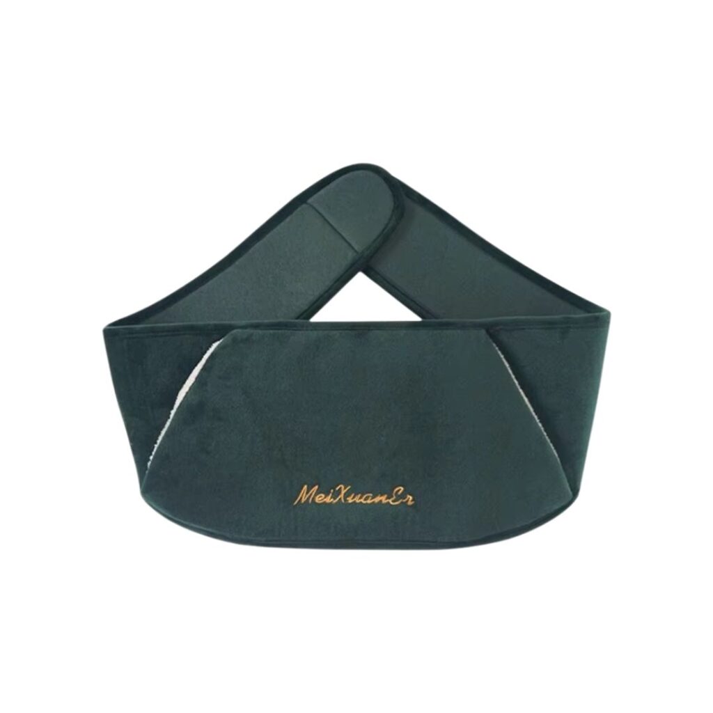 Bouillotte ceinture verte en flanelle sur fond blanc