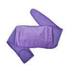 Bouillotte violette en flanelle pour abdomen sur fond blanc