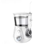 Hydrojet intelligent avec grand réservoir sur fond blanc