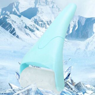 Rouleau de cryothérapie compact et efficace sur fond bleu