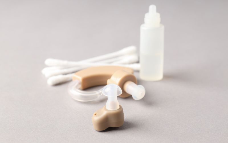 Quel est le meilleur produit pour nettoyer les oreilles ? Quel est le meilleur produit pour nettoyer les oreilles ? Conseils meilleur produit nettoyer oreilles 1