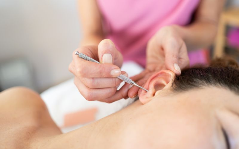 Nettoyeur d'oreille : comment bien l'utiliser ? Nettoyeur d'oreille : comment bien l'utiliser ? Conseils nettoyeur oreille comment bien utiliser 2