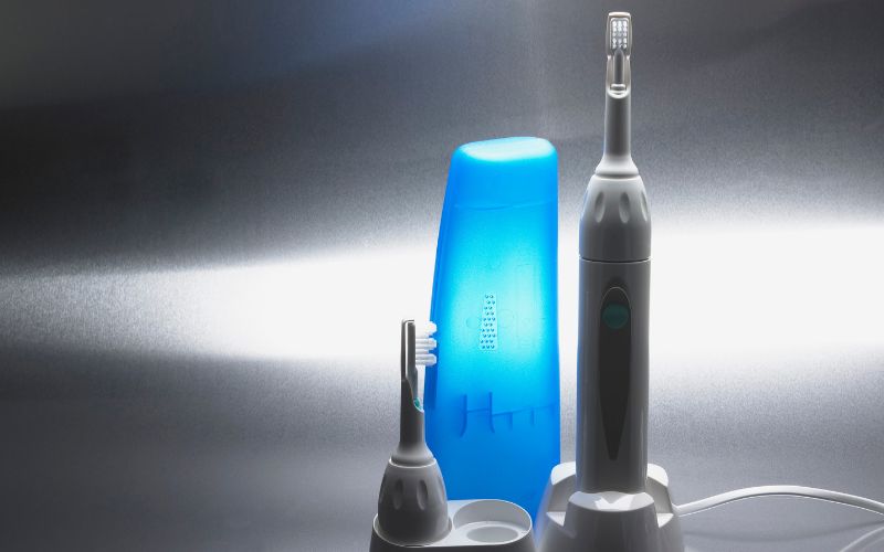 Comment bien utiliser sa brosse à dent électrique pour un brossage efficace ? Comment bien utiliser sa brosse à dent électrique pour un brossage efficace ? Conseils comment utiliser brosse dent electrique brossage efficace 2