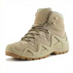 Paire de chaussures orthopédiques homme beiges et montantes de style militaire 1