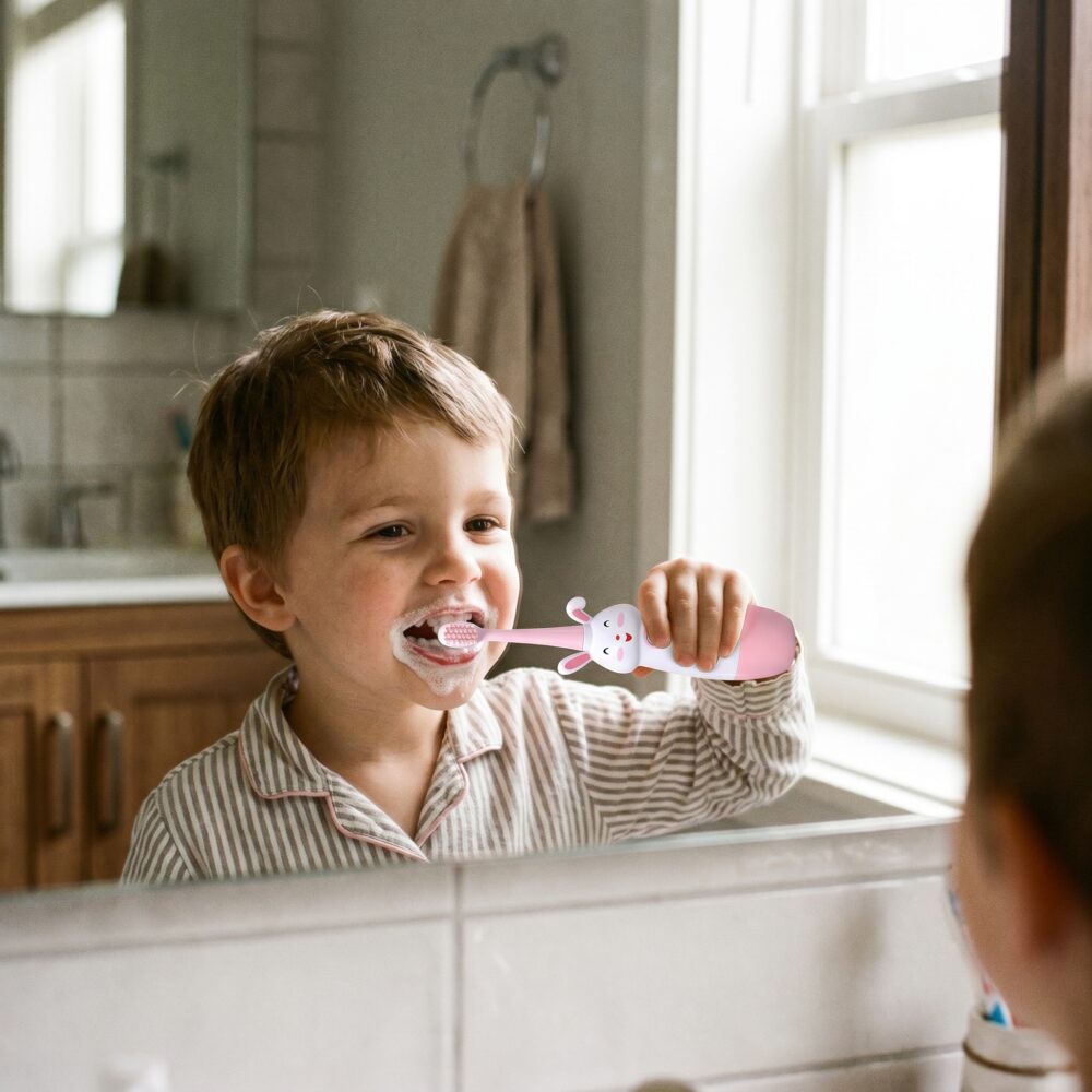 Brosse à dents électrique avec un lapin pour enfant 2