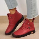 Paire de chaussures bottines orthopédiques rouges à lacets pour femme 4